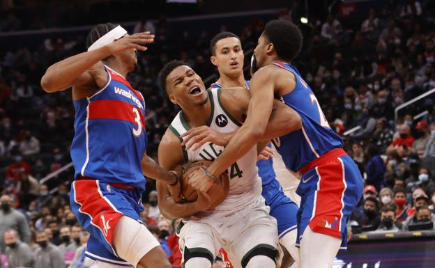 Giannis Antetokounmpo guía a los Bucks al triunfo sobre los Sixers