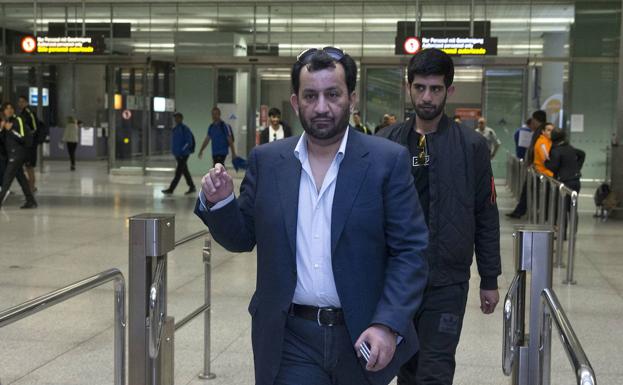 La orden de búsqueda y captura contra Al-Thani, más cerca