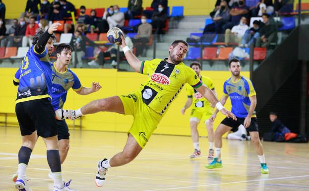 El Trops Málaga celebra a lo grande su primer triunfo a domicilio