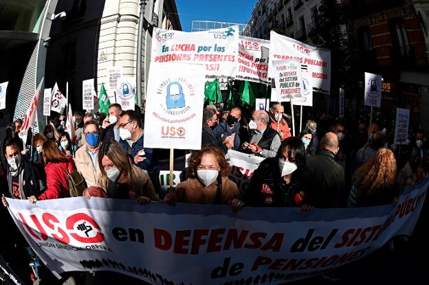 Manifestación de pensionistas, ayer, en Madrid. Fernando Villar / efe/