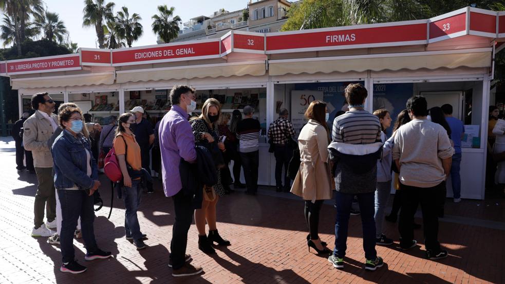 La Feria del Libro de Málaga despide sus bodas de oro con el deseo de conquistar la Alameda