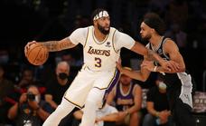 Davis reanima a los Lakers y los Hornets sorprenden ante los Warriors
