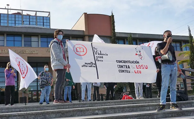Estudiantes denuncian que el Rectorado no ha informado a los profesores de la huelga