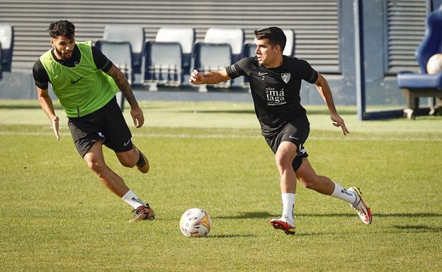 Víctor Gómez regresa al Málaga sin sumar minutos con la sub-21