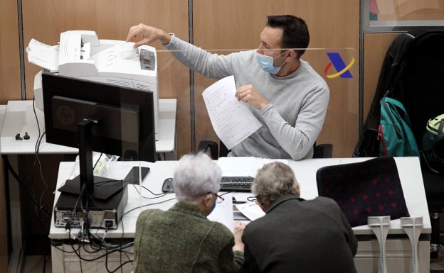 Uno de cada seis trabajadores en Málaga es funcionario