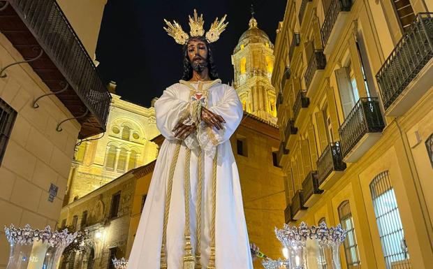 El Cautivo desata un vendaval de devoción por las calles de Málaga