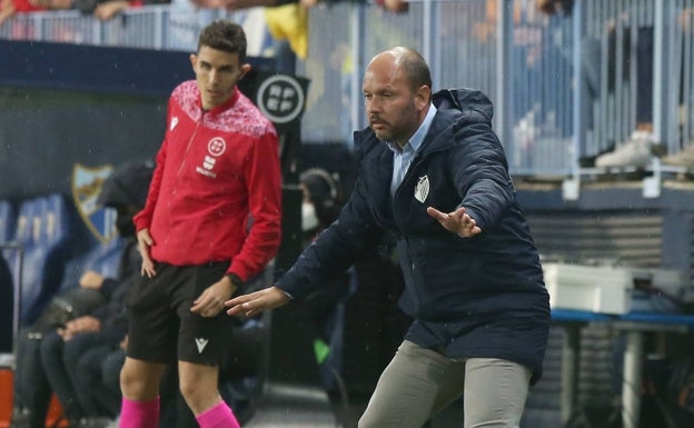 El Málaga cierra la jornada a un punto de la zona de 'play-off'