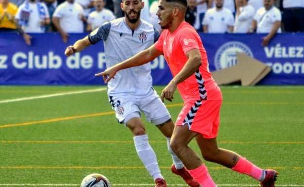 Los defensas Ocaña y Bochino conceden la victoria al Vélez