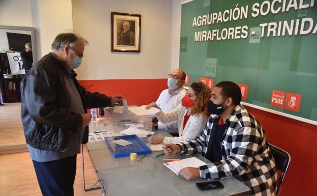 Los militantes del PSOE de Málaga ya votan para elegir a su nuevo líder