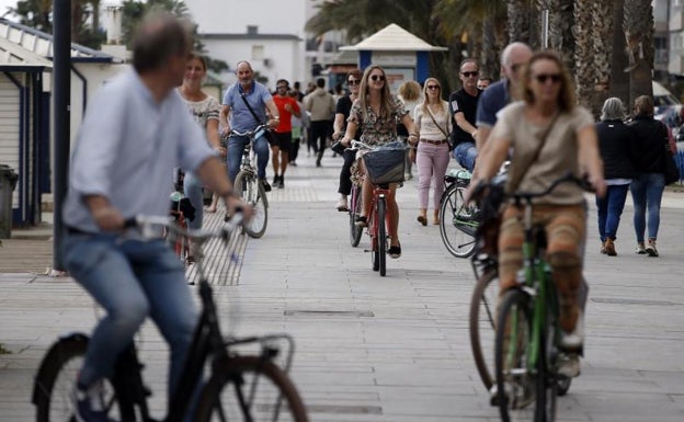 El nuevo carril bici del paseo marítimo Ruiz Picasso estará listo en marzo del año que viene