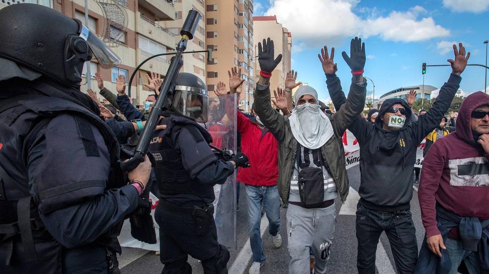 Los disturbios de la manifestación por el sector del metal, en imágenes