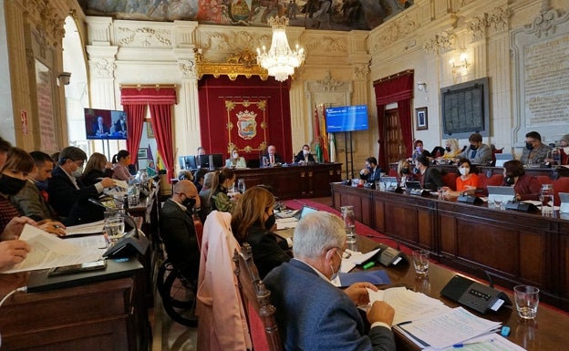 El Ayuntamiento pide a Unicaja que mantenga «el máximo empleo» y que la sede en Málaga «no sea un edificio vacío»