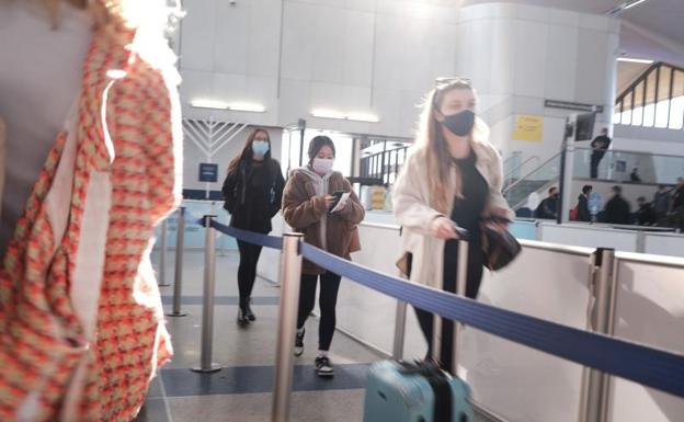 Una médica sudafricana advierte de los síntomas de la nueva variante ómicron