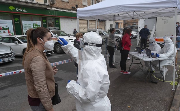 La tasa de casos en Málaga aumentó 7,8 puntos durante el fin de semana y se reportaron 159 contagios y un fallecimiento