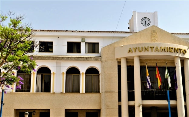 Rincón de la Victoria ahorrará 45.000 euros al año adjudicando el suministro eléctrico a la FEMP