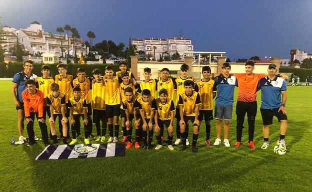 El 'fair play' de un entrenador del cadete del Nerja: expulsa a los aficionados de su equipo por insultar al árbitro