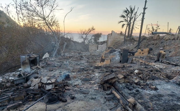 Una familia de Maro: «Estamos en shock, cuando vimos el fuego acercarse cogimos a los niños en el coche y salimos con lo puesto»