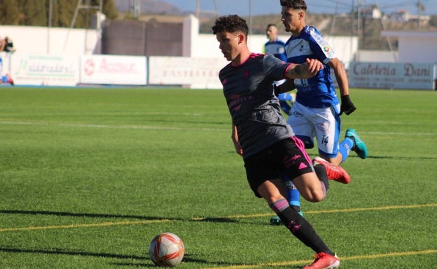 El Torremolinos, más líder en Tercera al ganar el derbi ante el Alhaurín de la Torre