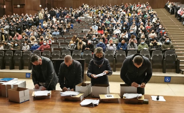 El primer proceso de empleo público en Limasam: 447 aspirantes a operario de limpieza para 220 plazas