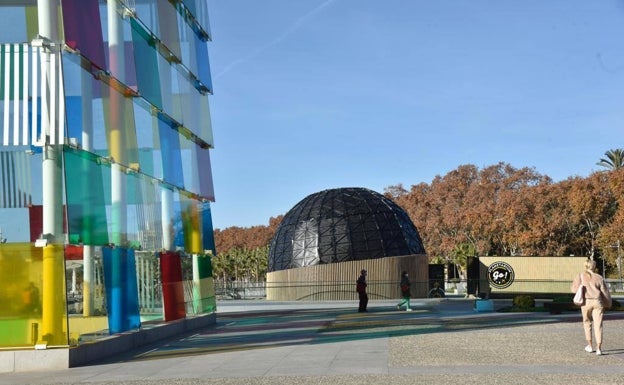 Un nuevo planetario en Málaga abre sus puertas en la esquina de Muelle Uno