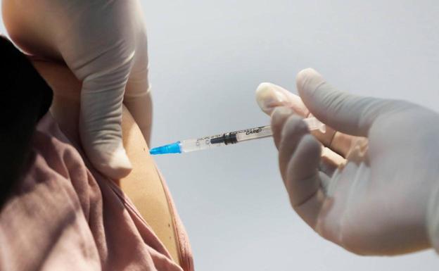 La Junta confirma los tres primeros casos de la variante Ómicron en Andalucía y cuatro sospechosos