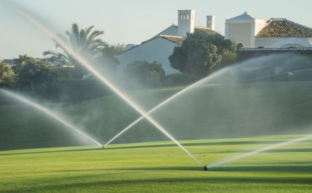 Málaga tira al mar casi toda el agua que recicla en plena sequía