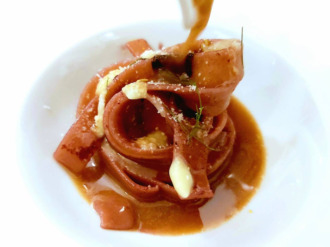 Mura Mura, cocina italiana con raíces en el guiso ancestral y forma libre