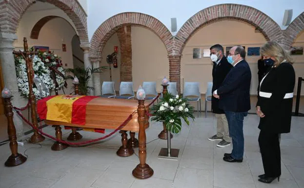 La capilla ardiente de Manolo Santana se trasladará a la Caja Mágica de Madrid y sus cenizas volverán a Marbella