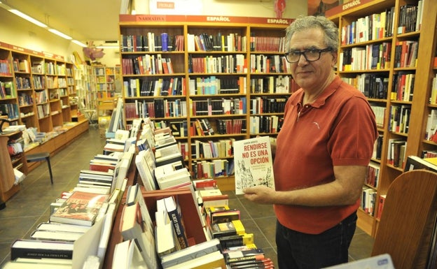 Muere Juan Manuel Cruz, fundador de la librería malagueña Rayuela