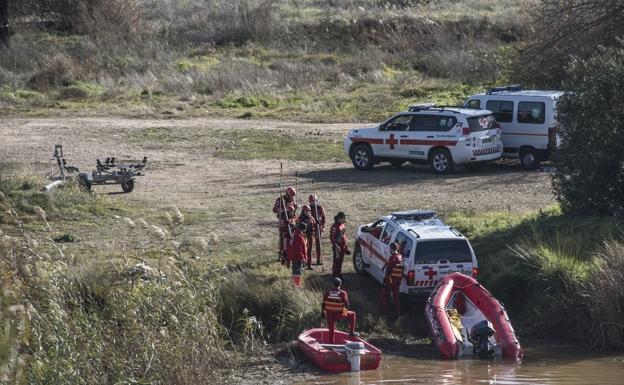 Los buzos de los Geos buscan a Pablo Sierra en el Guadiana