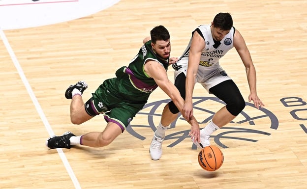 El Unicaja cumple el trámite y arrolla al Nizhny para clasificarse como primero en la Champions