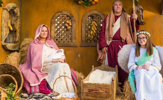 Los vecinos de la barriada nerjeña de Las Protegidas vuelven a 'armar' el Belén