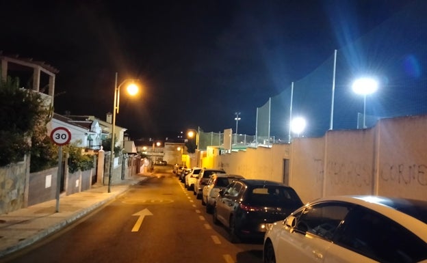 Las luces de los recintos deportivos de los barrios de Málaga serán más eficientes y menos molestas a los vecinos