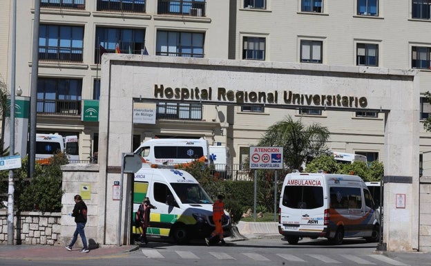 El Hospital Regional de Málaga ya tiene cuatro brotes de Covid en digestivo, neurocirugía, medicina interna y UCI