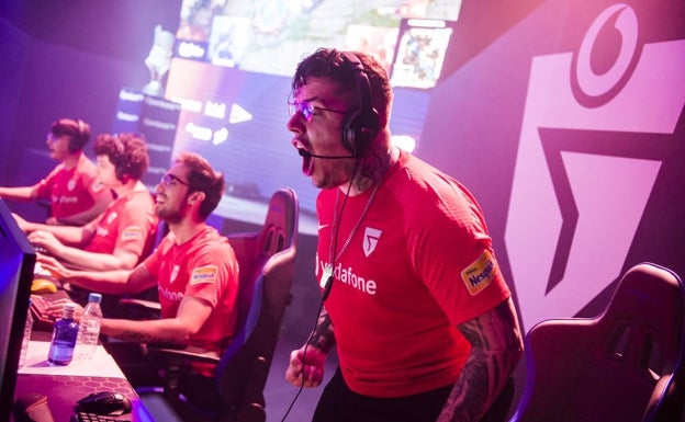 Attila, tricampeón de España de League of Legends, renueva con Vodafone Giants