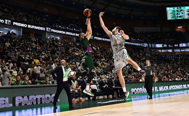 Reacción en balde del Unicaja ante el Joventut para despedirse de la Copa del Rey