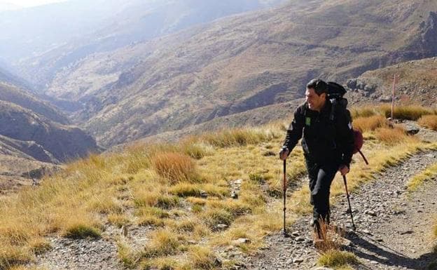 Moreno, en una fotografía tomada en la primera etapa de la ruta de ascenso al Mulhacén.  / Instagram