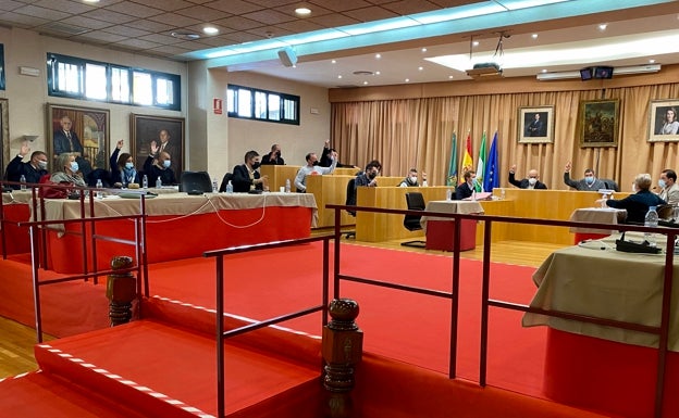 El gobierno bipartito de Vélez-Málaga aprueba las cuentas para 2022, con 11,5 millones para inversiones