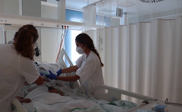 Más del 20% de los enfermos atendidos en la UCRI del Hospital Regional sufrían Covid