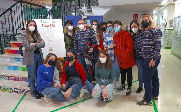 La comunidad educativa del IES Puerto de la Torre descubre el mejor regalo de Navidad