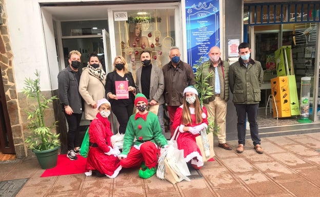 Rincón de la Victoria entrega los premios del concurso de escaparates de Navidad