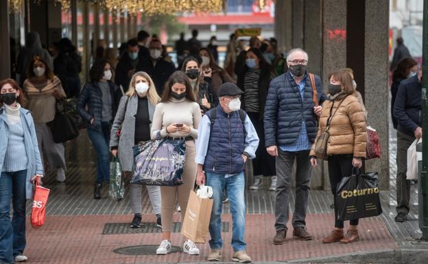 Málaga arranca la Navidad con los contagios disparados y las hospitalizaciones bajo control