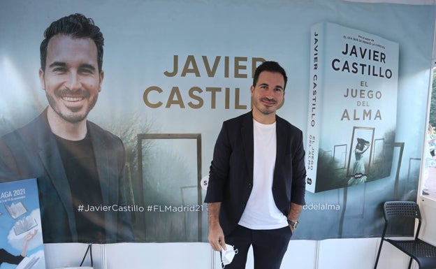 Javier Castillo, el escritor que conquistó las pantallas de Times Square y Netflix