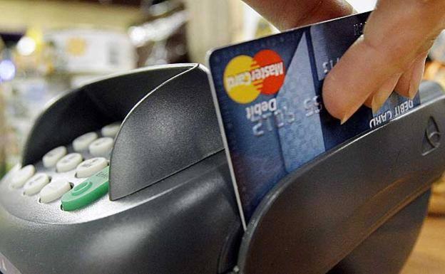 La advertencia del Banco de España sobre los cuatro grandes peligros ligados al uso de tarjetas de crédito