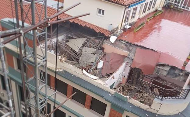 Dos trabajadores muertos al derrumbarse el techo de un colegio en Gijón