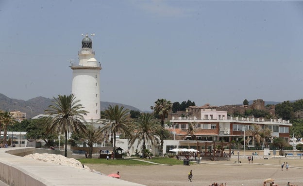 Ayuntamiento y Puerto dudan de que el Gobierno central sea competente para declarar BIC La Farola de Málaga