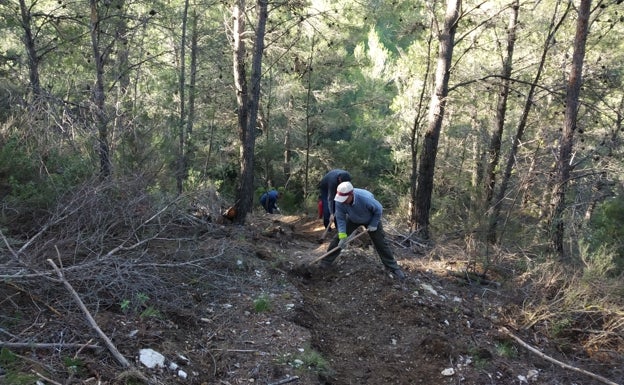 Un club senderista malagueño, premiado a nivel nacional por su labor de conservación de la Sierra de las Nieves