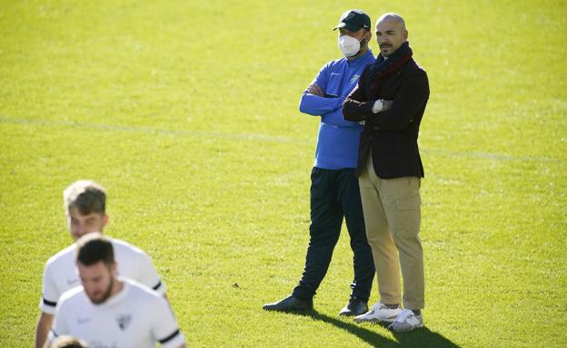 El Málaga, 'peleado' con la pelota