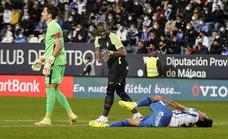 El Málaga salva el empate con la reacción final y el golazo de Ramón (2-2)