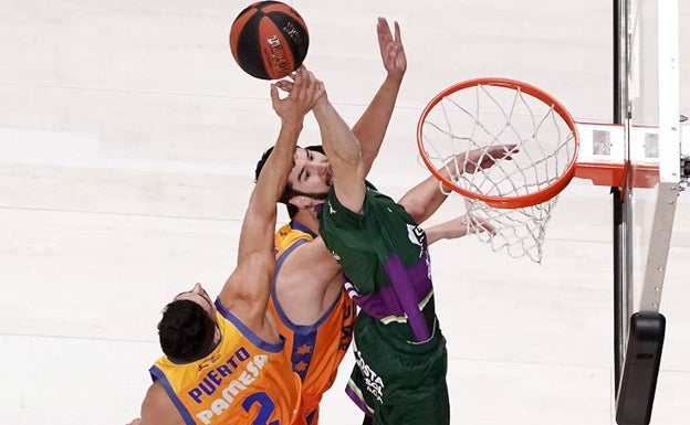 El Unicaja sucumbe ante el Valencia y no jugará la Copa del Rey